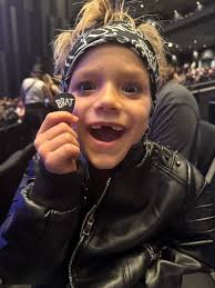 his sound guys gave the kids some swag lol