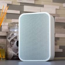 Eine komplette produktlinie wasserdichter lautsprecher, die in jede abgehängte decke eingebaut werden können. Musik Im Bad