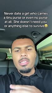 Never date a girl that doesnt carry a purse🤣