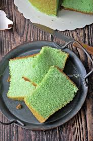 Kami sediakan resepi kek chiffon perasa pandan yang sangat gebu ni khas untuk akak yang mahu hidangkan pada anak dan suami. Kek Chiffon Pandan Santan Sedap Dan Gebu Juga Teknik Membuat Meringue Yang Betul Mesti Cuba Qasey Honey