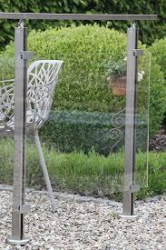 Lass Deinen Gestaltungsvorstellungen Im Garten Freien Lauf Behalte Mit Unserem Gelander Aus Klarem Acrylglas Den Durchblick Garten Design Home Design Garten