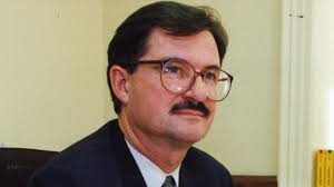 Ex-MP Kim Mayes sues Adelaide City Council after tripping