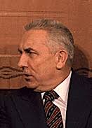 W 1975 roku stopień obciążenia wpływów z eksportu obsługą długów, w obrotach z krajami kapitalistycznymi osiągnął poziom 32%. Edward Gierek Wikicytaty