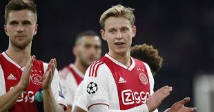 Het enige wat we over hem weten is, dat hij opgegroeid is in het westland. Vriendin De Jong We Hebben Een Briefje Gemaakt Met Alle Voor En Nadelen Voetbalprimeur Nl
