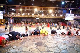 It appeared, however, that one song stood out in more ways than one, causing congregants to dance ecstatically for the lord like king david did in 2 samuel 6 and causing prophet tb joshua to request encores of it when he got on the scoan altar. Tb Joshua En Twitter As The International Visitors At The Scoan Altar Collect A Few Drops Of The New Morning Water Directly From The Source And Receive Their Instant Healing And Deliverance
