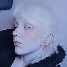 she's a 10 but she googles the menu before going to the restaurant