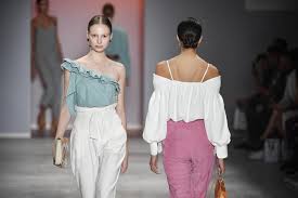 Confira As Tendencias Fashion Que Povoaram As Passarelas Da Maior Semana De Moda Da America Latina Pioneiro