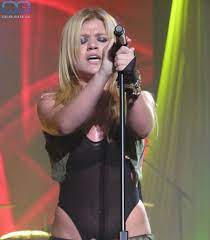 Kelly Clarkson nude, pictures, photos, Playboy, naked, topless, fappening