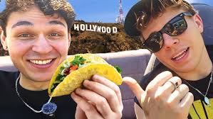 Blau Teaches Ray__C and LilyPaddie how to Skii