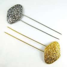 Ceongsam, iaitu pakaian wanita kaum cina mempunyai potongan labuh atau singkat berkeruk di sisi serta berbelah tepi. Perhiasan Diri Kaum India Sebaik Baik Perhiasan Dunia Adalah Wanita Shalihah