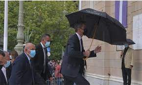 Την ώρα που μεταφερόταν το . Osclpwn7uaycjm