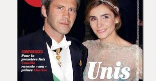 Les voleurs sont entrés dans leur appartement du xve arrondissement vendredi 19 juillet pendant que le couple était absent. Clotilde Courau Et Emmanuel Philibert De Savoie Leurs Filles Leur Grande Fierte Photo