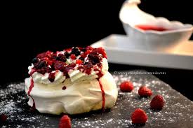 Pavlova Aux Fruits Rouges Pavlova Recette Pavlova Recettes Sucrees