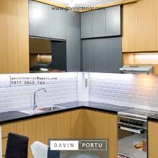 Model kitchen set di buat dengan design minimalis dengan nuansa coklat dari finishing hpl sesuai dengan pilihan dari klien. Kitchen Set Kombinasi Warna Cabinet Minimalis Kombinasi Warna