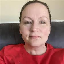 Julie Hartnett's Instagram, Twitter & Facebook