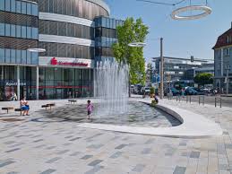 Who is the architect of the palm beach fountain? Neue Meile Boblingen Landezine International Landscape Award Lila