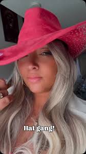 She was such a vibe!! The beautiful model @sierra.boyd Mua by Dena, hair by  me, special shout out to @flawlesshairandmakeupartistry  #brideshowexpocolumbus