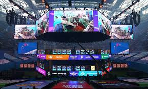 Saturday is dedicated to the duos, with 50 teams fighting to be the last team standing, with the main event taking place on. Game Changer 30 Mn Up For Grabs At First Fortnite World Cup Tech Dawn Com