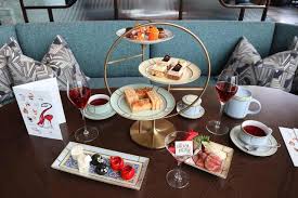 梅田のホテルで映画「プラダを着た悪魔2」コラボのアフタヌーンティー（みんなの経済新聞ネットワーク）