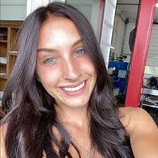 Cait Callahan's Instagram, Twitter & Facebook