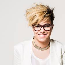 When did Maria Gadú start making music?