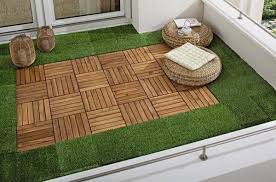 Decoration Des Terrasses Et Des Balcons Avec Du Gazon Synthetique Decoration Terrasse Deco Petit Balcon Design De Petit Balcon