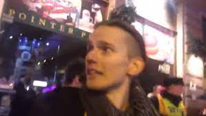 Apa és fia első alkalommal léptek. Remiszto Dolgok Tortentek A Tegnap Tunteto Diakok Egy Csoportjaval Rekasi Karoly Fia Is Erintett