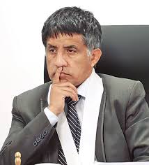 EN LOS ESCÁNDALOS ESTÁN LAS VEDETTES, FUTBOLISTAS Y FISCALES”