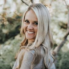 Kelly Alcorn's Instagram, Twitter & Facebook