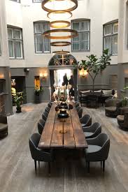 Eindrucksvoller Tisch Aus Recyceltem Holz In 2020 Tisch Danisches Design Holzdesign