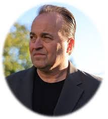 Steven Thomas's Instagram, Twitter & Facebook