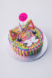 Gateau Arc En Ciel Tete De Chat Moustache Et Yeux En Pate Sucre Decoration A La Poche A Douille Birthday Cake For Cat Cat Cake Cat Themed Birthday Party
