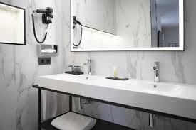 Feb 25, 2021 · istana kerajaan madrid adalah kediaman resmi keluarga kerajaan spanyol yang terletak di kota madrid. Riu Plaza Espana Madrid Harga Terbaru 2021