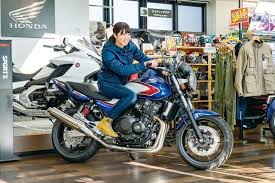 画像3 ホンダの新車が勢揃いするのはホンダドリームだけ ガールズバイカー 梅本まどか ネイキッド バイク