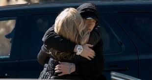 Eminem Offers Up Mother S Day Apology With Headlights Video
