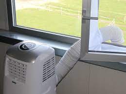 Sie gelten zwar als gut für das klima, können aber undicht sein. Fensterdurchfuhrung Zu Mobilen Klimagertaen Mit Abluftschlauch
