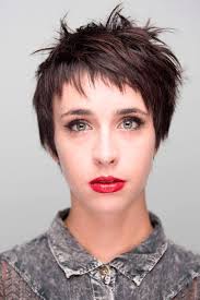 Make sure the overall length of your locks surpasses the corner of your jawline only about an inch. Short Hairstyles For Fine Hair Make Volume Stay For Good Glaminati