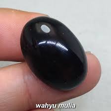 Batu yaman (chalsedony agate) merupakan jenis batu mulia yang masuk ke dalam kategori jenis batu kalsedon dengan skala kekerasan mohs batu mulia sebesar 7 skala mohs. Batu Akik Sulaiman Yaman Wulung Hitam Sinar Merah Asli Kode 1208 Wahyu Mulia