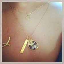 6 She Wears Her Family Around Her Neck From 9 Things You Didn T Know About Jessie James Decker E Onli Jessie James Decker Jesse James Decker Jessie James