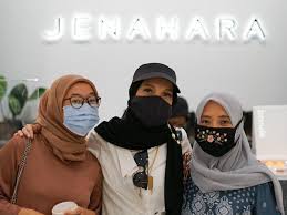 Unsur jepang karena memiliki citra aktif, praktis, dan simpel, sama dengan garis desain kami. Desainer Jenahara Nasution Ungkap Tren Fashion Di Tengah Pandemi