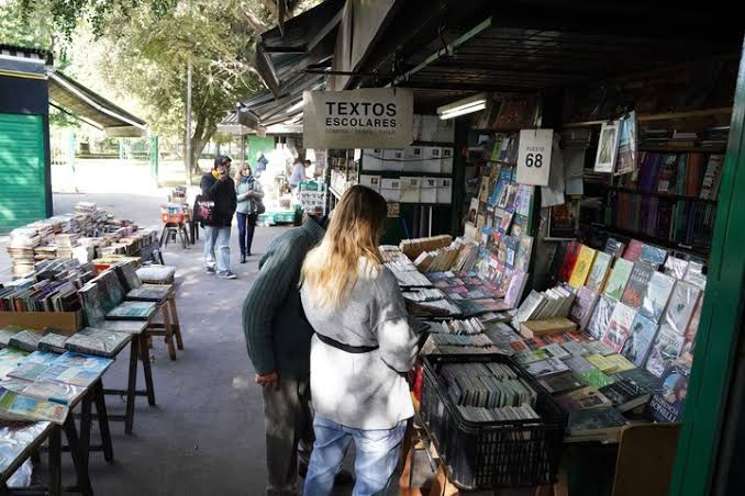 La feria de libros de Buenos Aires que empezó hace 70 años como un simple canje de revistas