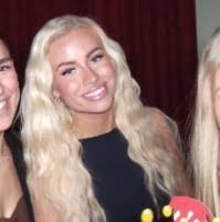 Sarah Gade's Instagram, Twitter & Facebook