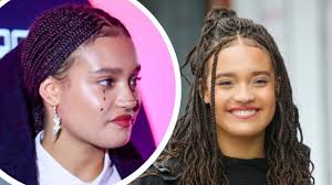 Sara James zagalopowała się na ściance. Przerafinowana stylówka 16-latki  nadaje się na Halloween