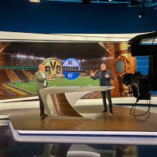 Bastian schweinsteiger of german natioal football team poses with the fifa world cup winners trophy prior to the movie premiere 'die mannschaft' at sony center berlin on november 10, 2014 in berlin Bastian Schweinsteiger On Twitter Was Ein 1 Spieltag Im Dfb Pokal Achtelfinale So Machen Die Studio Abende Mit Mopdenhoevel Besonders Spass Ich Freue Mich Auf Teil 2 Mit Jessy Wellmer Heute Abend Welchem Spiel Fiebert Ihr Entgegen