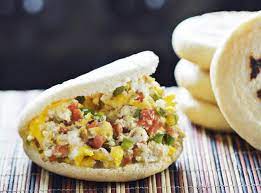 Arepas are a fixture in both colombian & venezuelan cuisine but both countries do it completely different. Venezuela O Colombia Cual Es El Reino De Las Arepas Verne El Pais