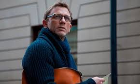 .with the dragon tattoo se deschide cu un jurnalist discreditat si un misterios hacker descopera în timp ce lucreaza pentru a rezolva misterul unei crime cu cat se apropie mai mult de adevar, cu atat este mai mare riscul de a fi îngropati în viata, de membrii familiei, care vor sa isi pastreze secretele. The Girl With The Dragon Tattoo Fata Cu Un Dragon Tatuat 2011 Cinemagazin S Blog