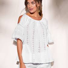 Ces minis volants à l'encolure et en bas de manche apportent le détail subtil d'une pièce qui deviendra un. Jacinthe Des Bois Lien Inchange Blouse Broderie Anglaise Femme Mulhouse Guide Fr