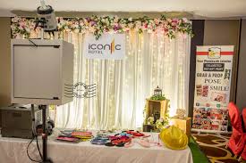 Het hotel heeft een buitenbad en een eigen restaurant. Iconic Hotel Penang Introducing Their New Wedding And Corporate Package Crisp Of Life