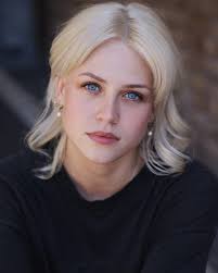 Lola Mcleod's Instagram, Twitter & Facebook