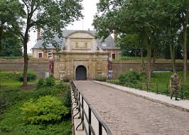 The citadelle vauban is both a hotel (of the sort that one would need the financial resources of nicolas fouquet to afford a stay) and an art museum. File Citadelle Vauban Arras Jpg Wikipedia